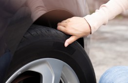 Checking a tyre